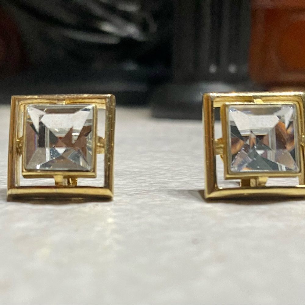 𝅺Retro '70s Avon Clip-On Earrings